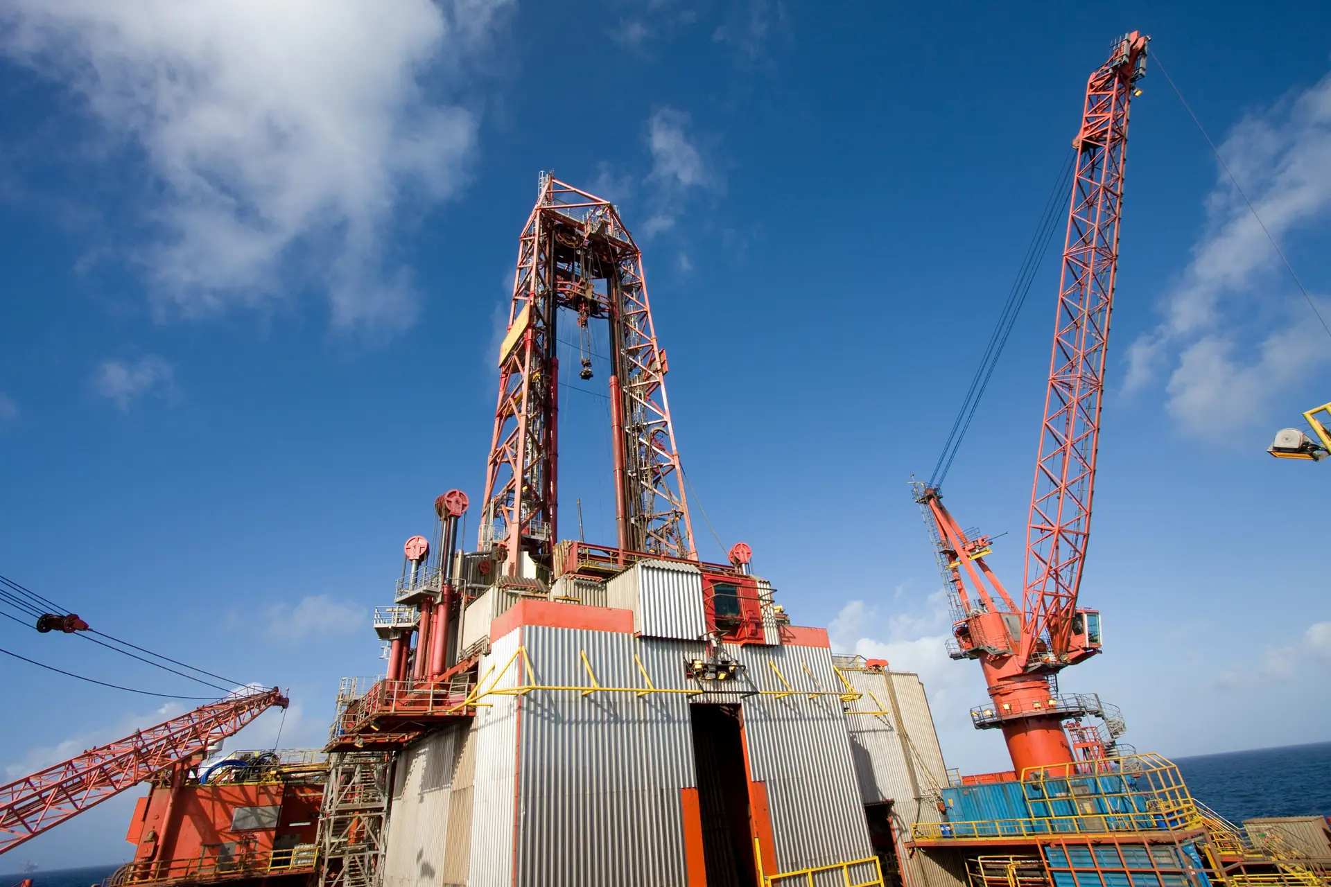 Drilling rig and crane during a rig move